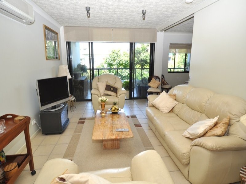 9/31 Railway Street, Southport QLD 4215