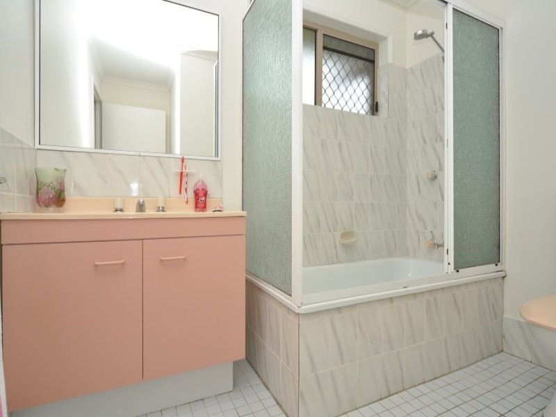 1/2 Galaxy Court, Labrador QLD 4215