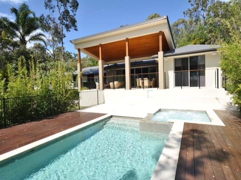 11 Uplands Drive, Parkwood QLD 4214