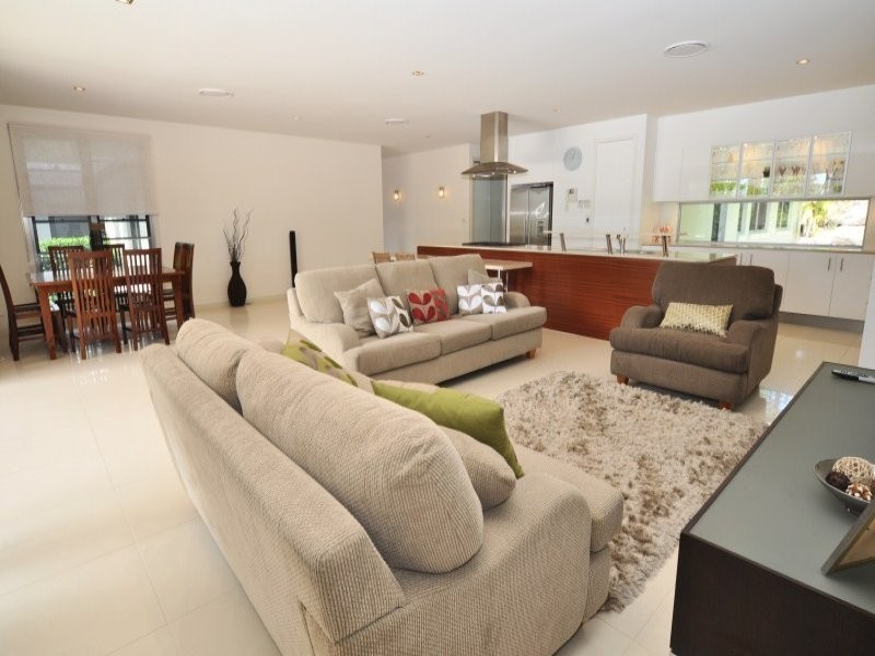 11 Uplands Drive, Parkwood QLD 4214