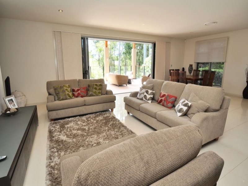 11 Uplands Drive, Parkwood QLD 4214