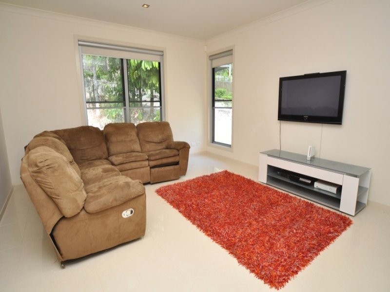 11 Uplands Drive, Parkwood QLD 4214