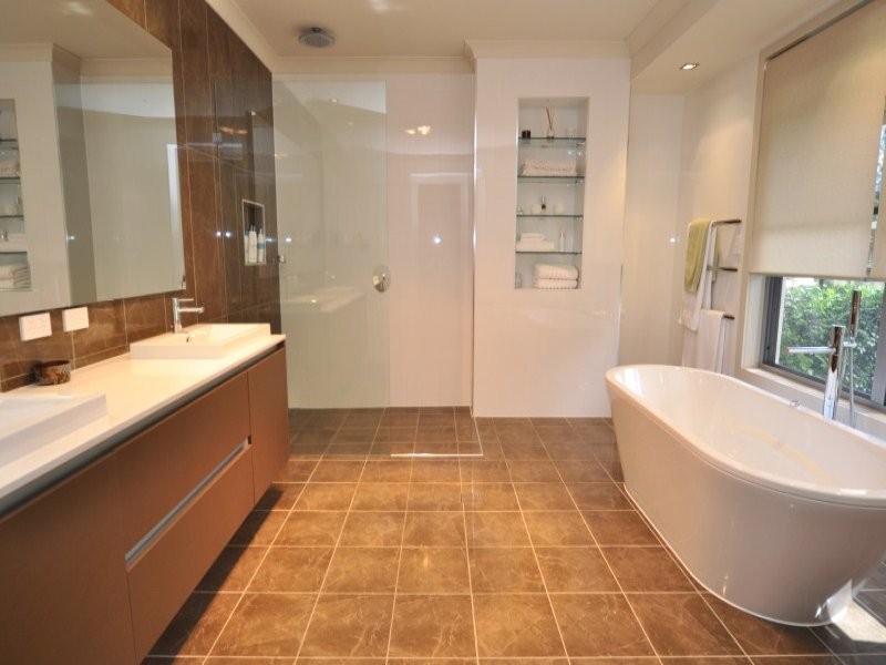 11 Uplands Drive, Parkwood QLD 4214