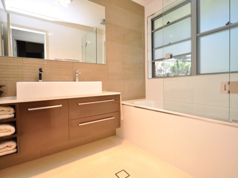 11 Uplands Drive, Parkwood QLD 4214