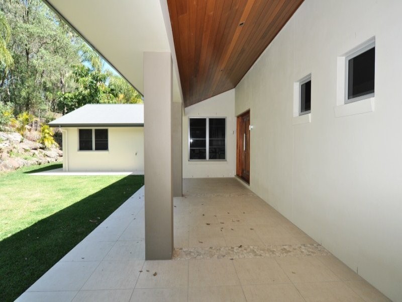 11 Uplands Drive, Parkwood QLD 4214