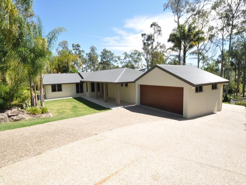 11 Uplands Drive, Parkwood QLD 4214