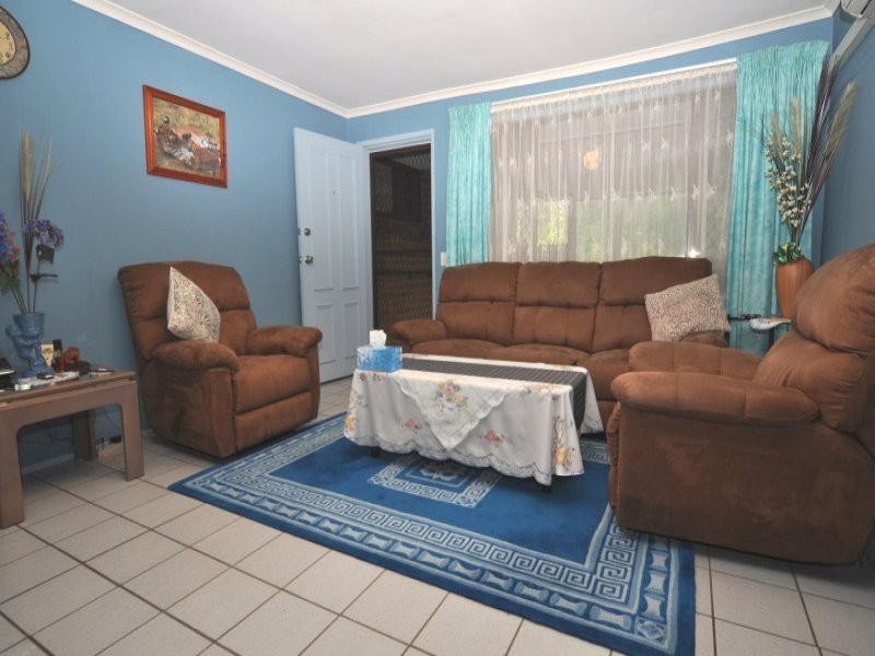 2/2 Callistemon Court, Arundel QLD 4214