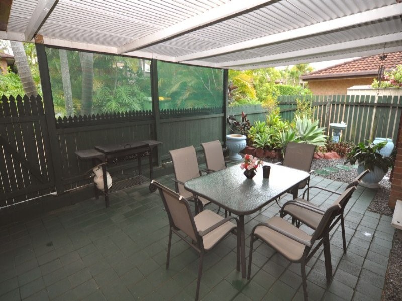 2/2 Callistemon Court, Arundel QLD 4214