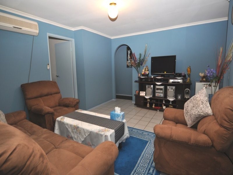 2/2 Callistemon Court, Arundel QLD 4214