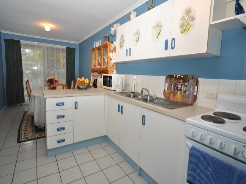 2/2 Callistemon Court, Arundel QLD 4214