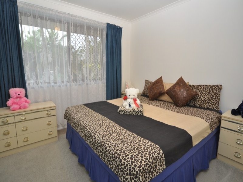 2/2 Callistemon Court, Arundel QLD 4214