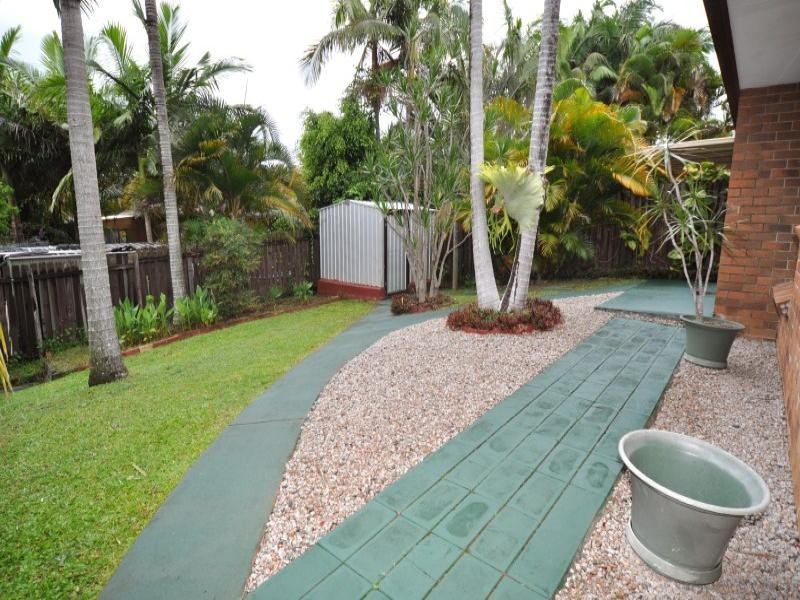 2/2 Callistemon Court, Arundel QLD 4214