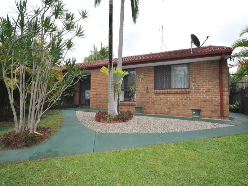 2/2 Callistemon Court, Arundel QLD 4214