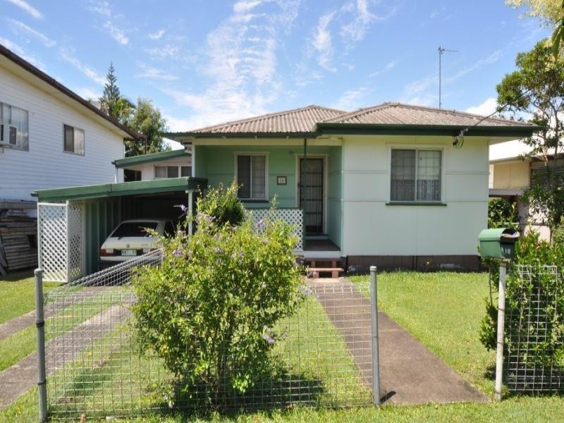 18 First Avenue, Labrador QLD 4215