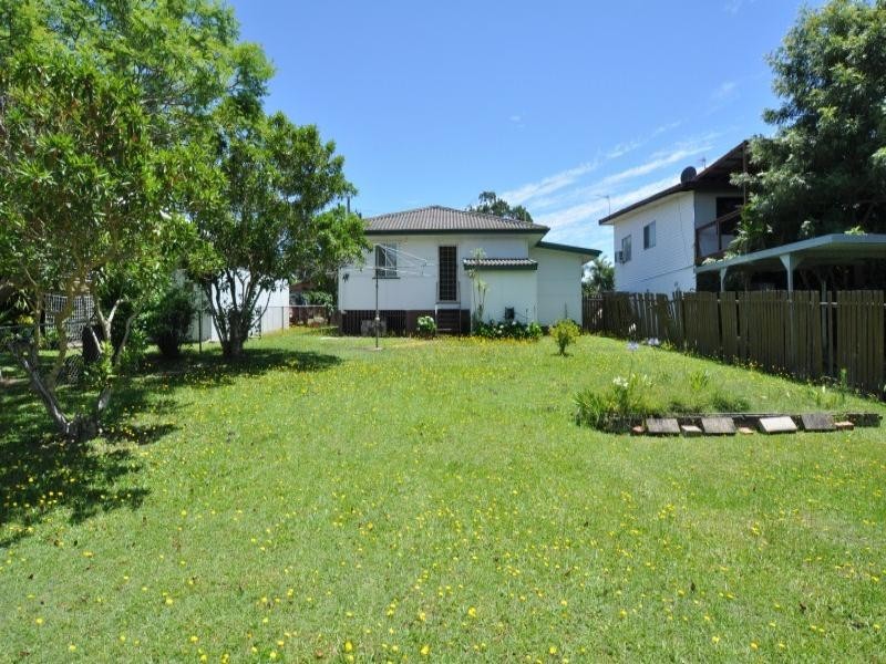 18 First Avenue, Labrador QLD 4215