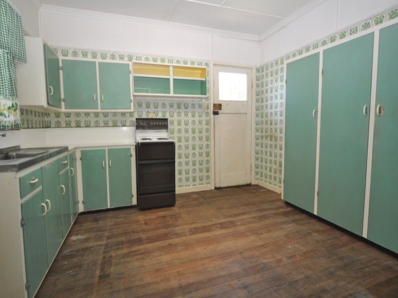 18 First Avenue, Labrador QLD 4215