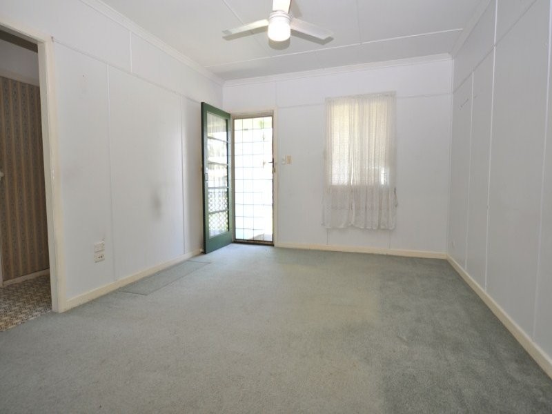 18 First Avenue, Labrador QLD 4215