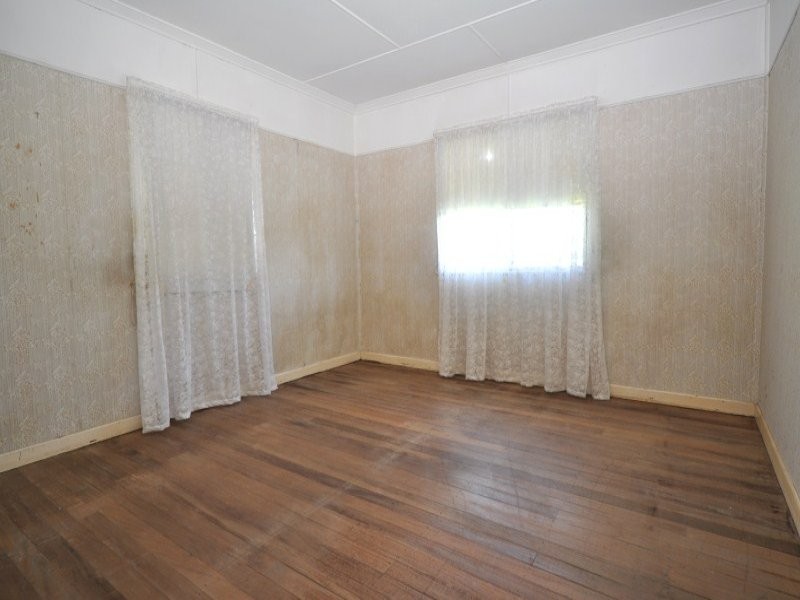 18 First Avenue, Labrador QLD 4215