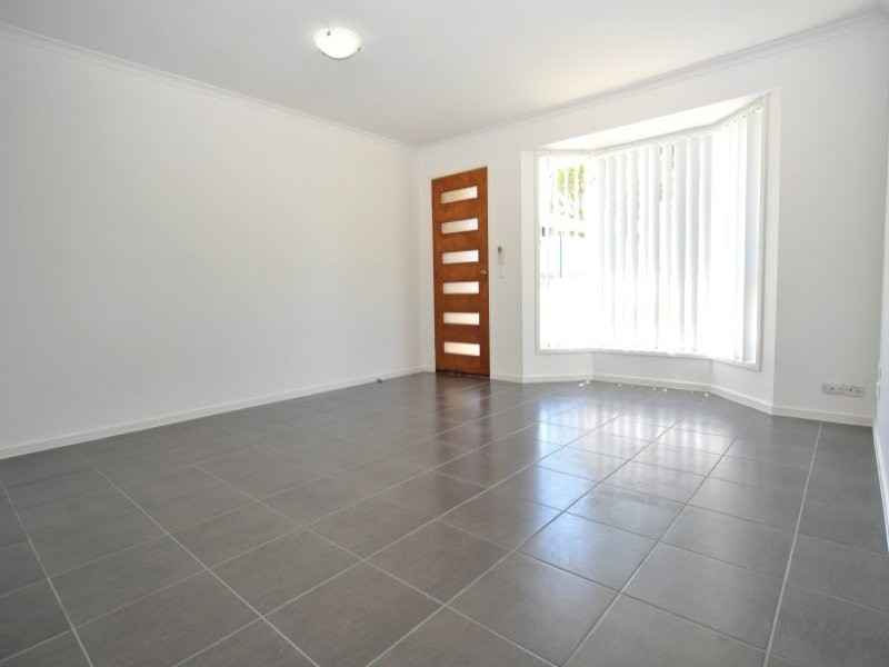 2/25 McMillan Street, Labrador QLD 4215