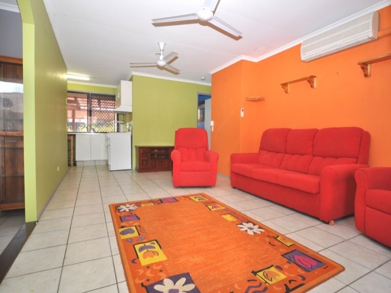 1/185 Olsen Avenue, Labrador QLD 4215