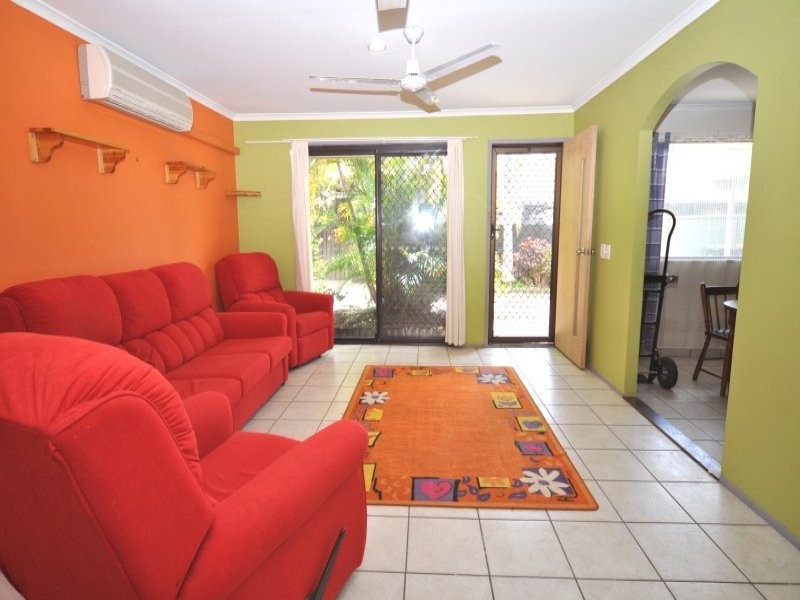 1/185 Olsen Avenue, Labrador QLD 4215