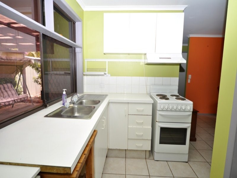1/185 Olsen Avenue, Labrador QLD 4215