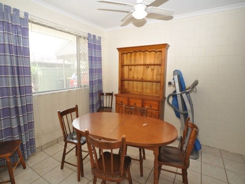 1/185 Olsen Avenue, Labrador QLD 4215