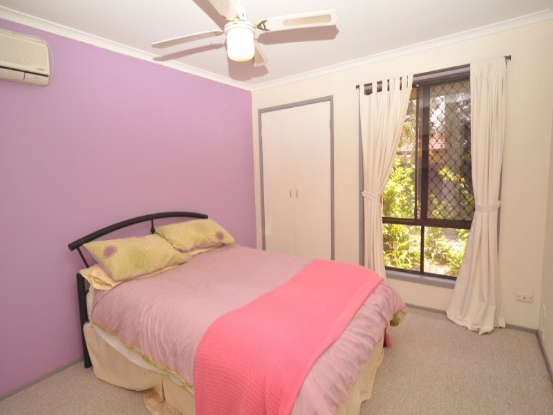 1/185 Olsen Avenue, Labrador QLD 4215