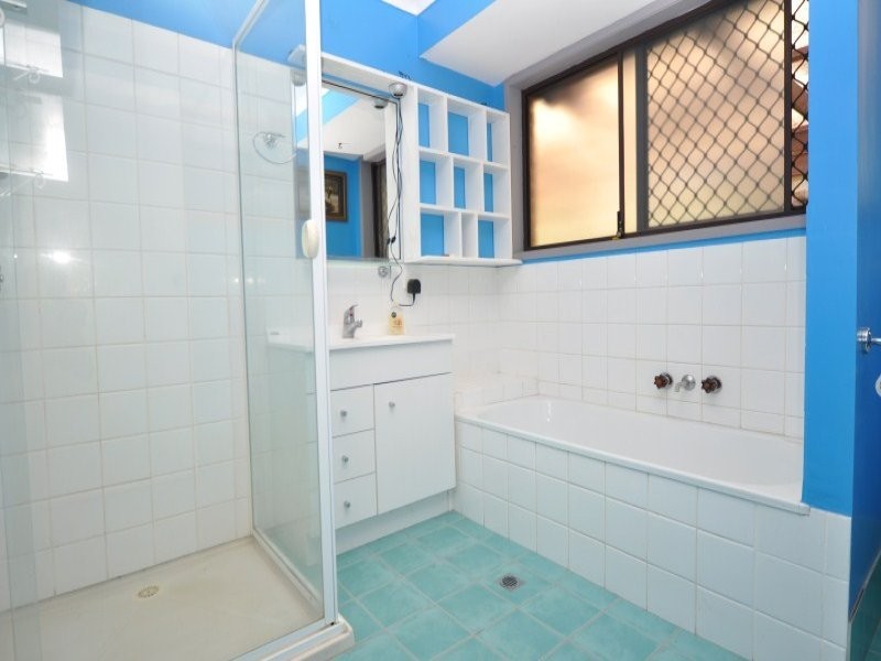 1/185 Olsen Avenue, Labrador QLD 4215