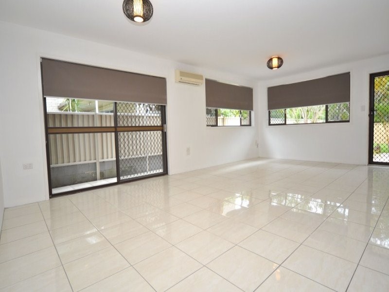 2/40 Broad Street, Labrador QLD 4215