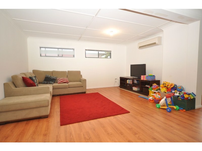 20 Sydney Street, Labrador QLD 4215