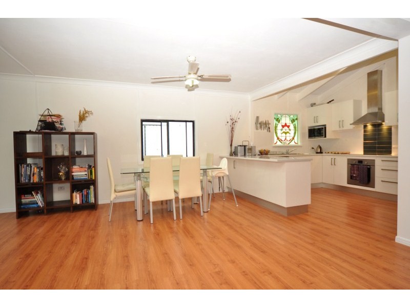 20 Sydney Street, Labrador QLD 4215