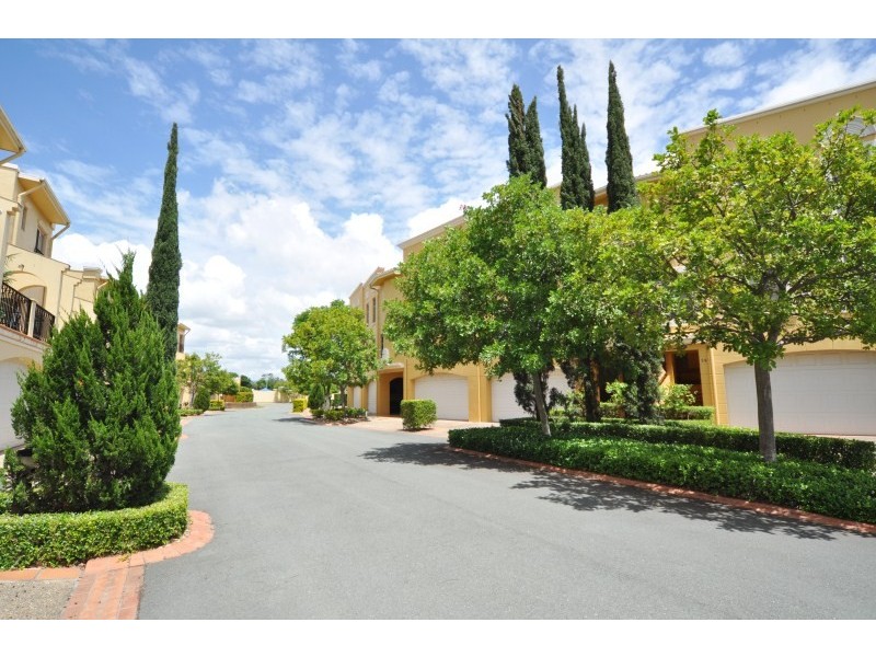 12/14 Pendraat Parade, Hope Island QLD 4212