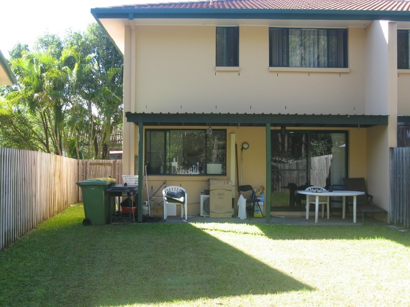 8/156 Greenacre Drive, Arundel QLD 4214