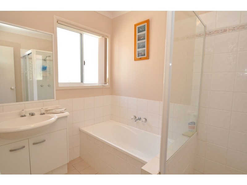 27 Marble Arch Place, Arundel QLD 4214