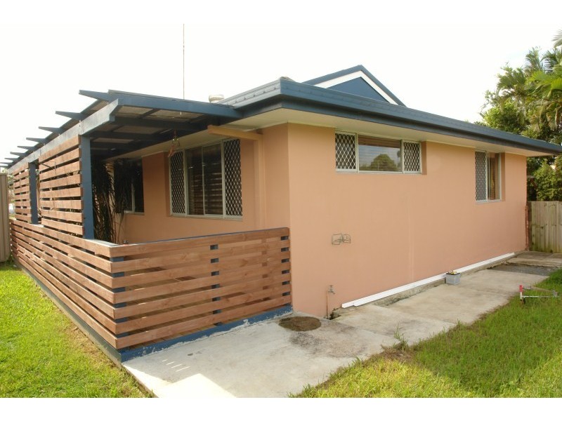 2/11 Kumbari Avenue, Southport QLD 4215