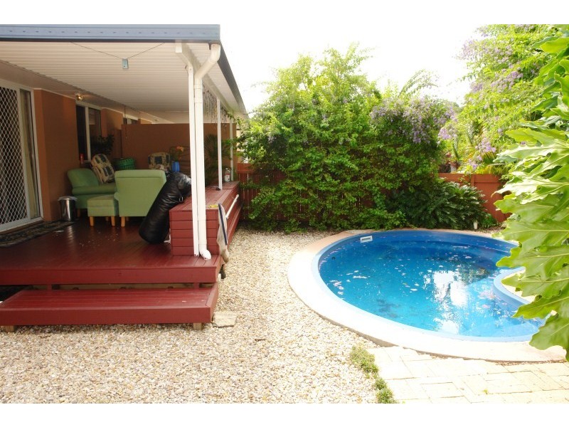2/11 Kumbari Avenue, Southport QLD 4215