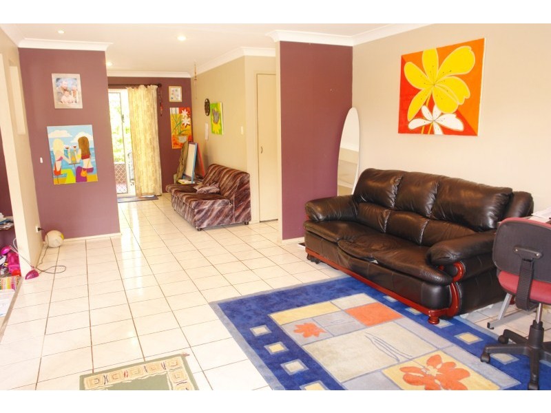 2/11 Kumbari Avenue, Southport QLD 4215
