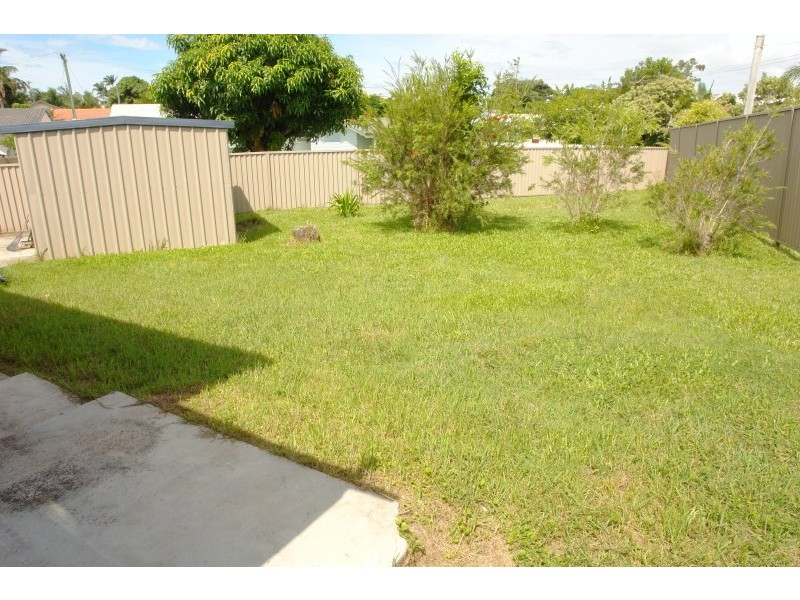 2/11 Kumbari Avenue, Southport QLD 4215