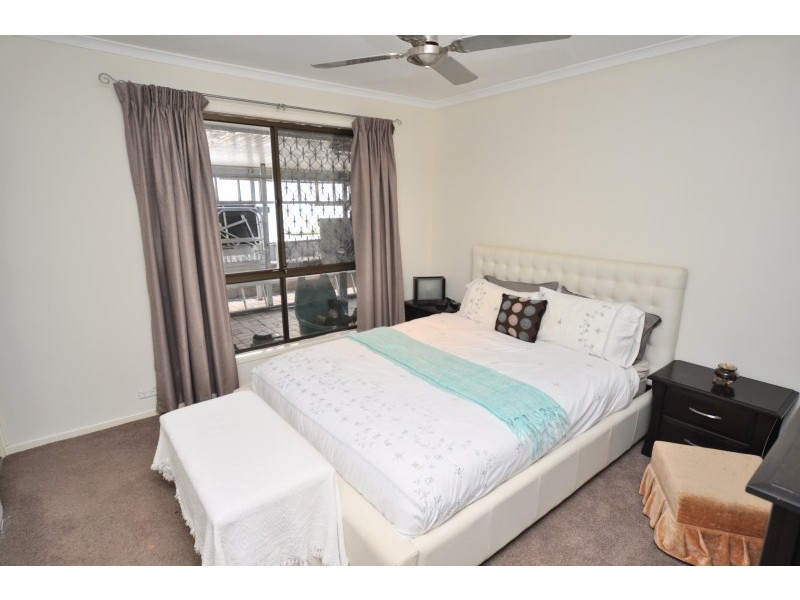 77 Macquarie Avenue, Molendinar QLD 4214