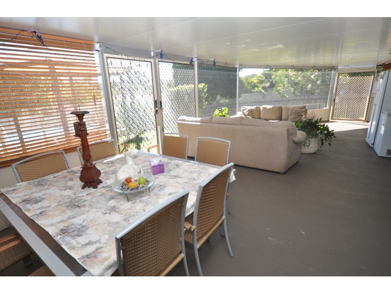 77 Macquarie Avenue, Molendinar QLD 4214