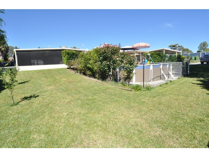 77 Macquarie Avenue, Molendinar QLD 4214