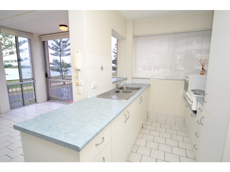 2/516 Marine Parade, Biggera Waters QLD 4216