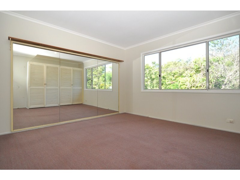 18 Hocking Street, Arundel QLD 4214