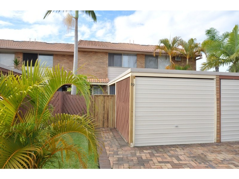 19/81 Olsen Avenue, Labrador QLD 4215