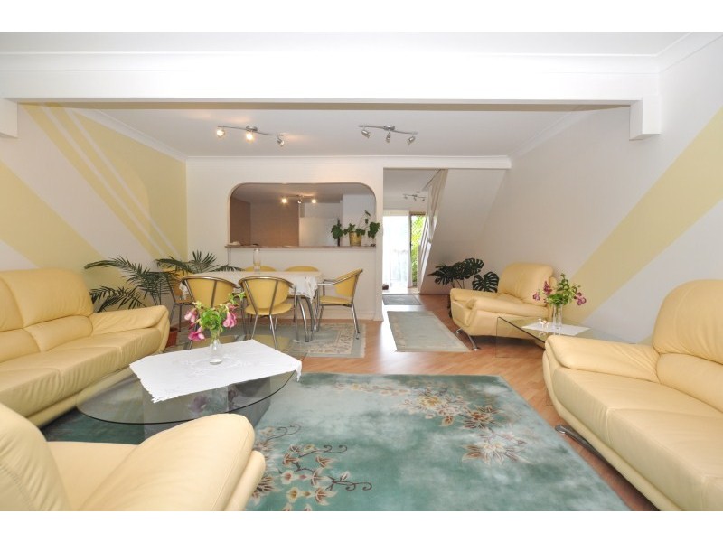 19/81 Olsen Avenue, Labrador QLD 4215