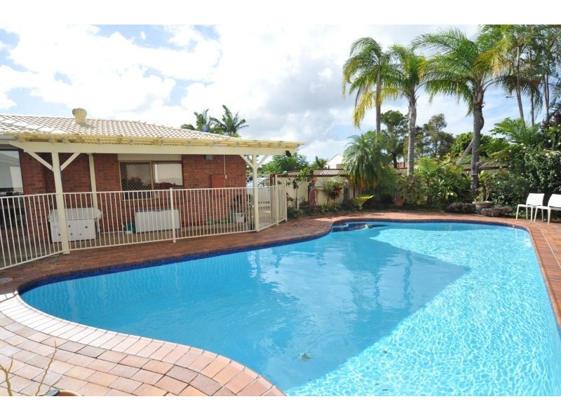 19 Ashburton Close, Arundel QLD 4214