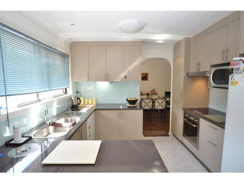 19 Ashburton Close, Arundel QLD 4214