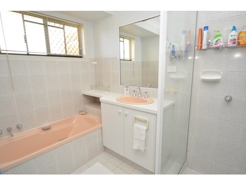 19 Ashburton Close, Arundel QLD 4214