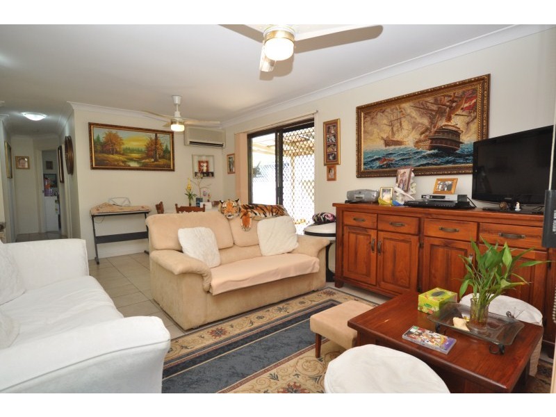 2/3 Jessica Court, Arundel QLD 4214